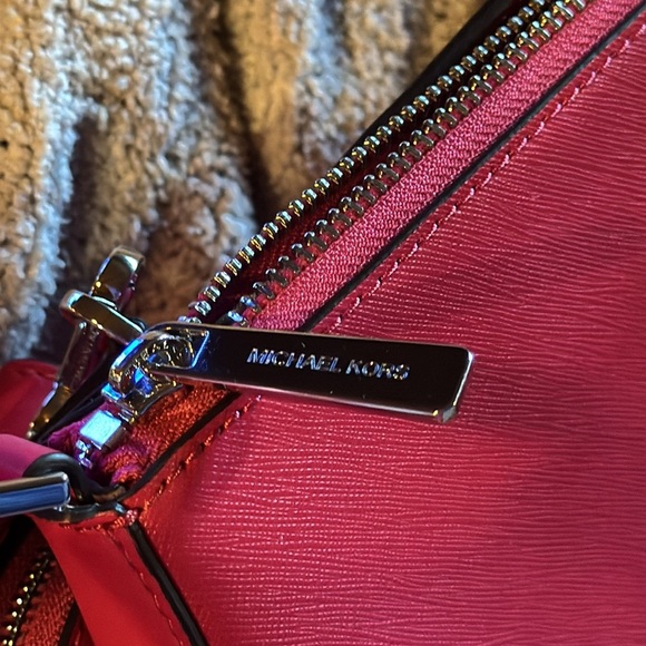 Michael Kors Bright Pink Cross Body Bag /20” strap drop/ 2 detachable sm bags - Picture 6 of 14